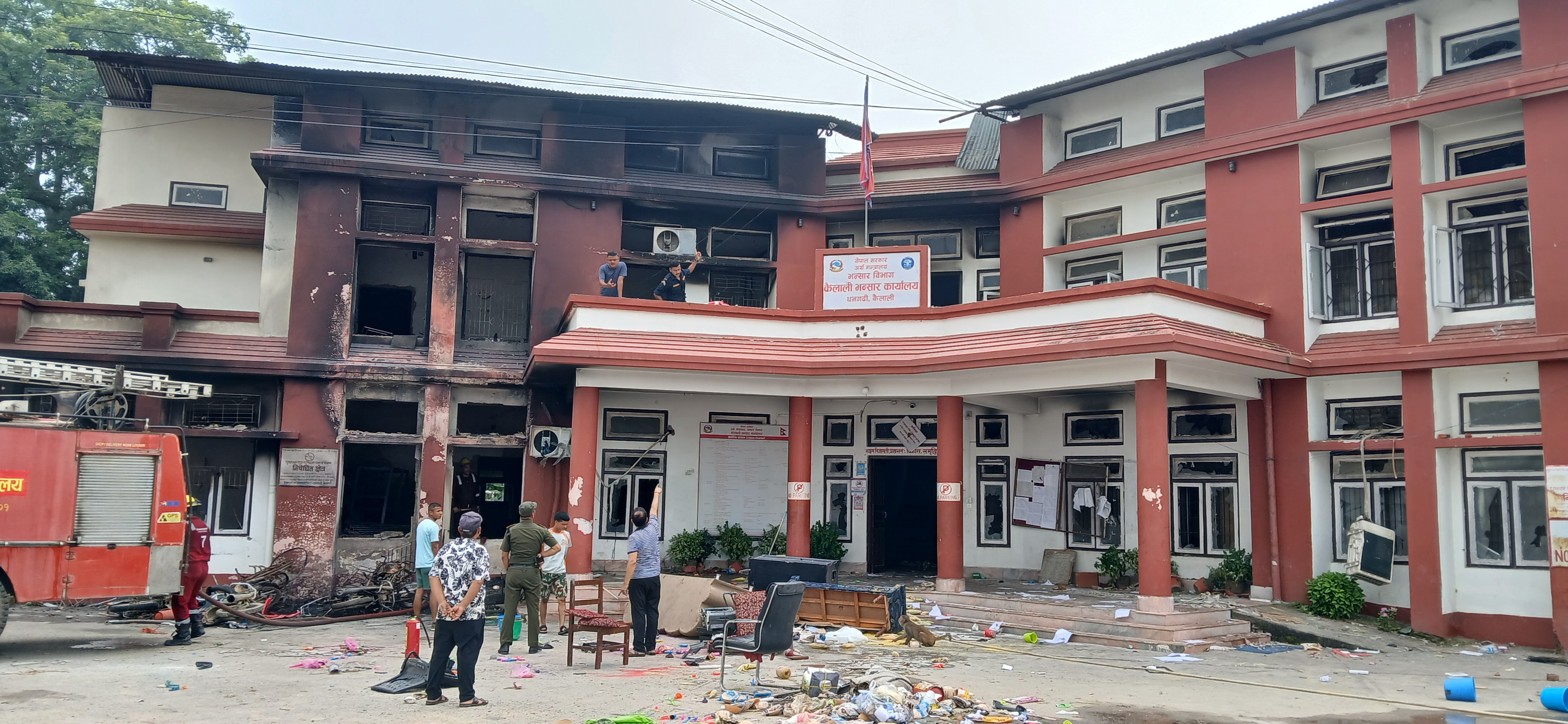 ध्वस्त भए कैलालीमा अर्बौँको सरकारी संरचना