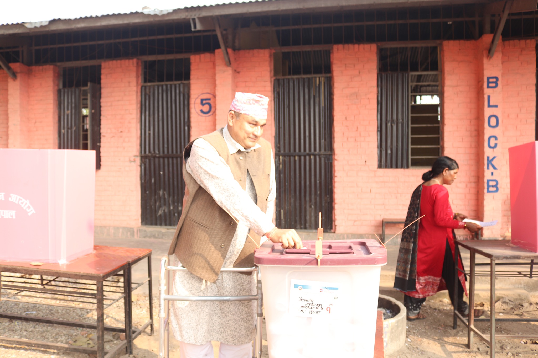 सुदूरपश्चिमका मुख्यमन्त्री शाहले गरे मतदान