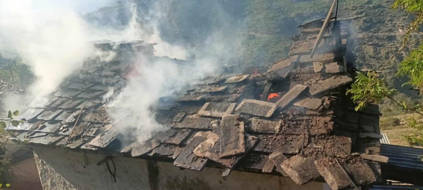 बाम्का बजारका अग्निपीडितलाई त्रिवेणी नगरपालिकाले १० लाख राहत दिने