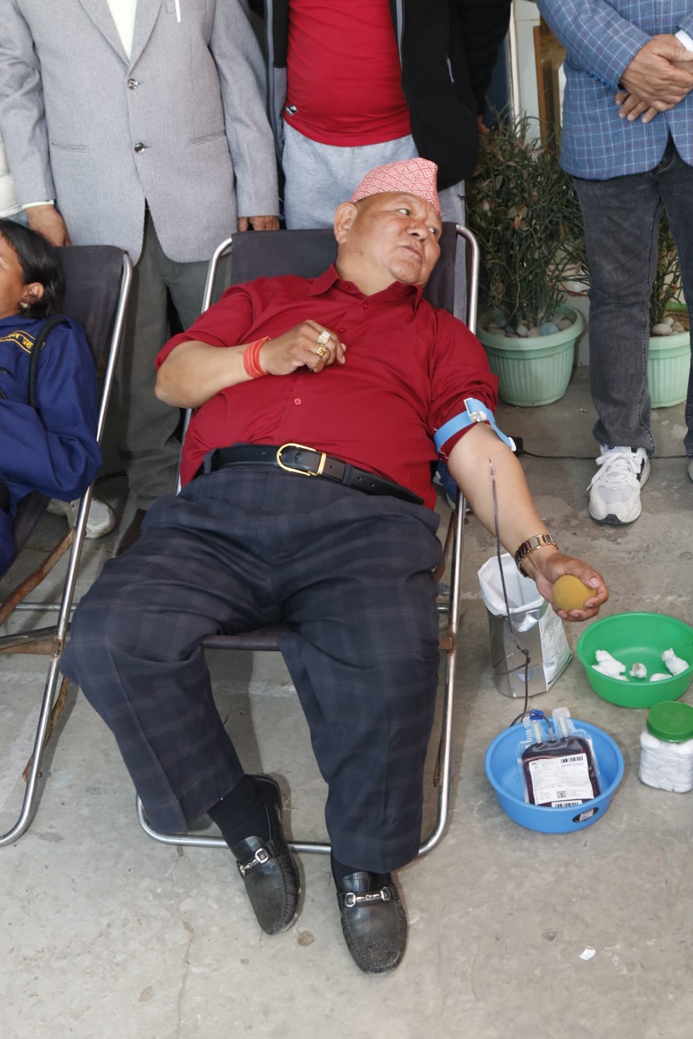 कैलाली ५ नेकपा उम्मेदवार आले गरे रक्तदान