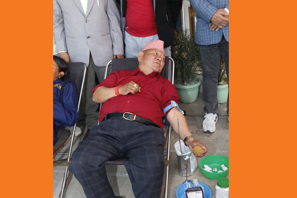 कैलाली ५ नेकपा उम्मेदवार आले गरे रक्तदान