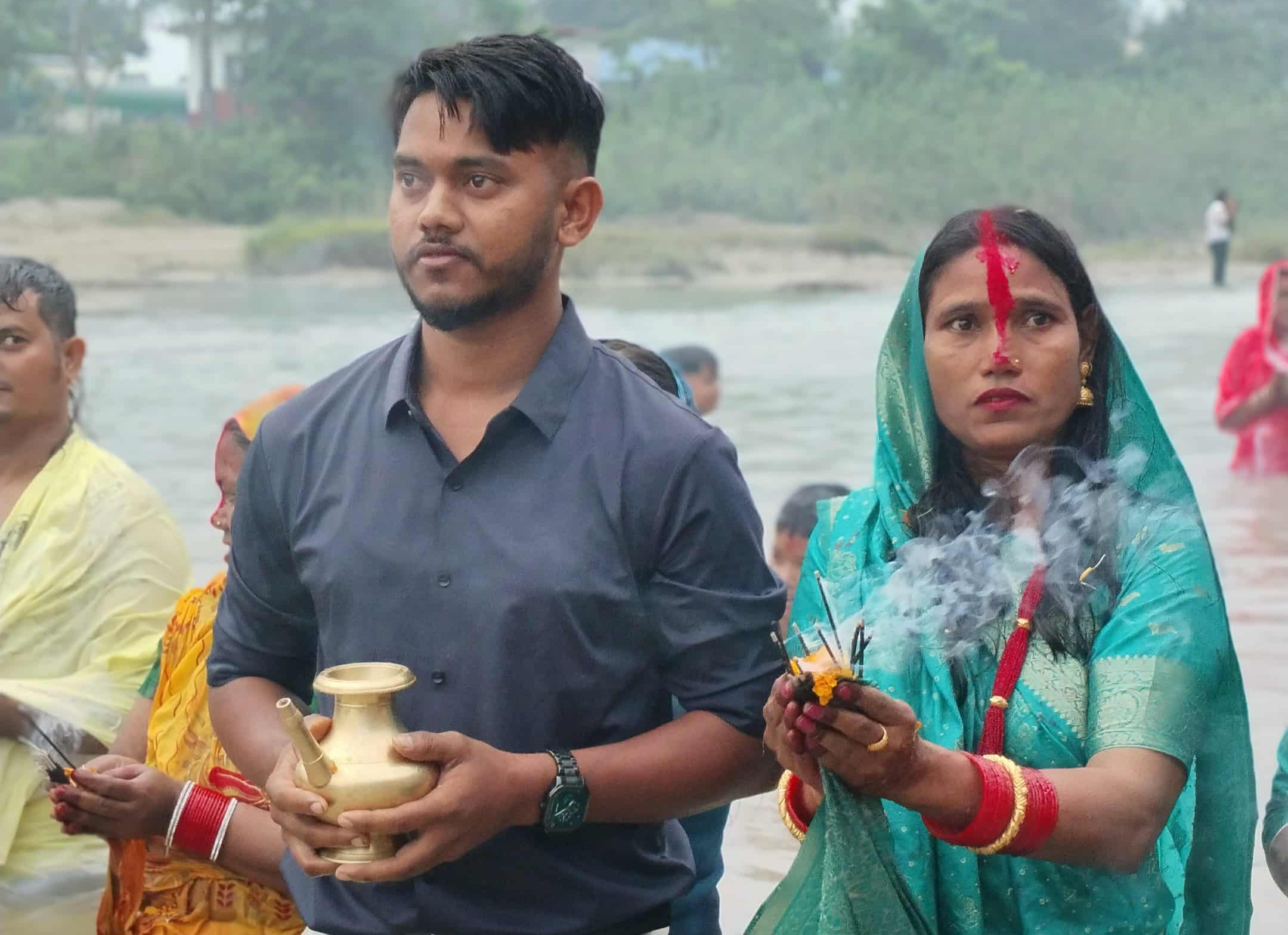 उदाउँदो सूर्यलाई अर्घ्य दिएर बिदा गरियो छठ