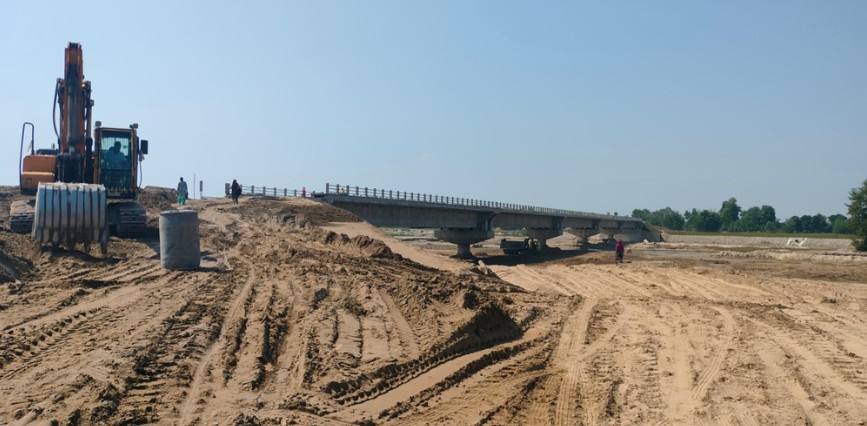 वनहरा नदीमा धमाधम पक्की पुल निर्माण हुँदै