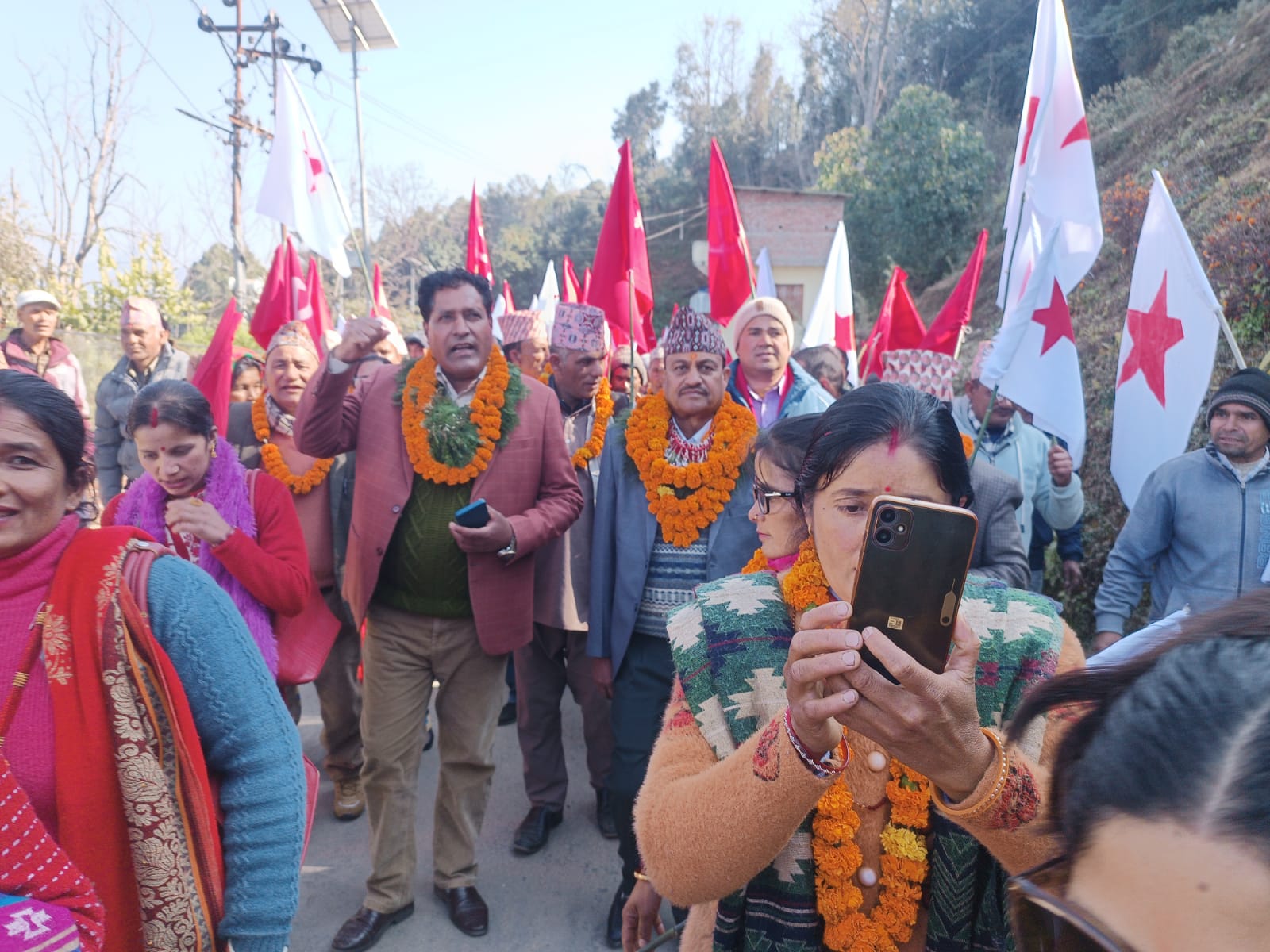 बैतडीमा नेकपाका परमानन्द भट्टद्वारा उम्मेदवारी दर्ता