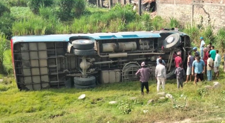 कञ्चनपुरमा बस दुर्घटना, एक जनाको मृत्यु