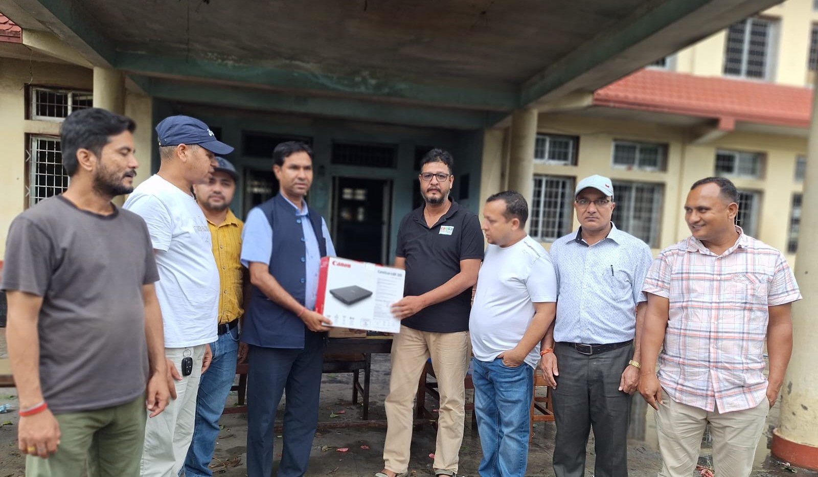 क्यान कैलालीले सरकारी कार्यालयलाई गर्‍यो सहयोग