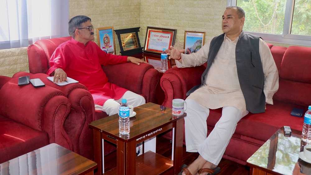 मुख्यमन्त्री शाह र कैलालीका सिडिओ लम्सालबीच भेटघाट