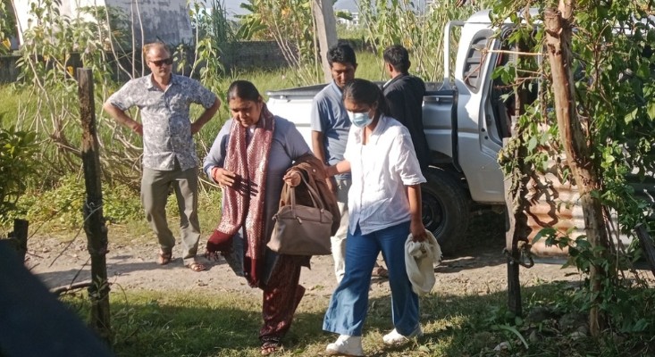 कञ्चनपुरस्थित घर फर्किए विपिनका आमा र बहिनी
