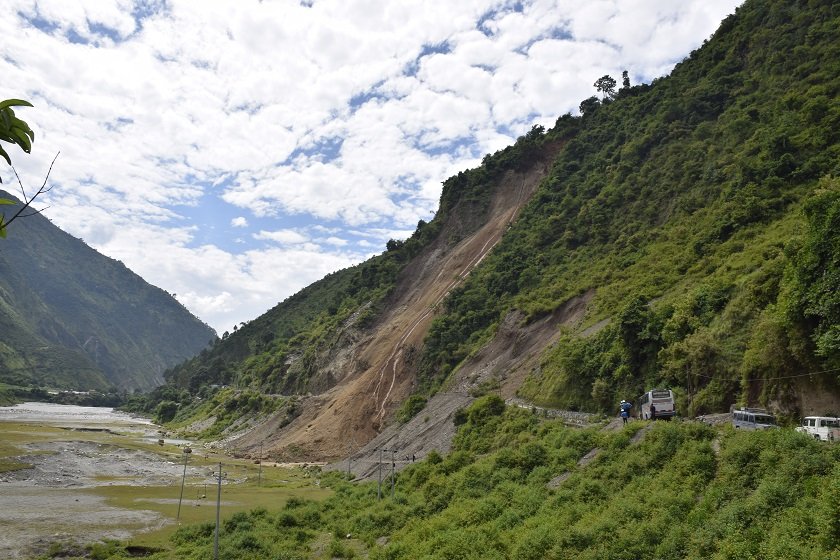 १३ घण्टापछि खुल्यो जयपृथ्वी राजमार्ग