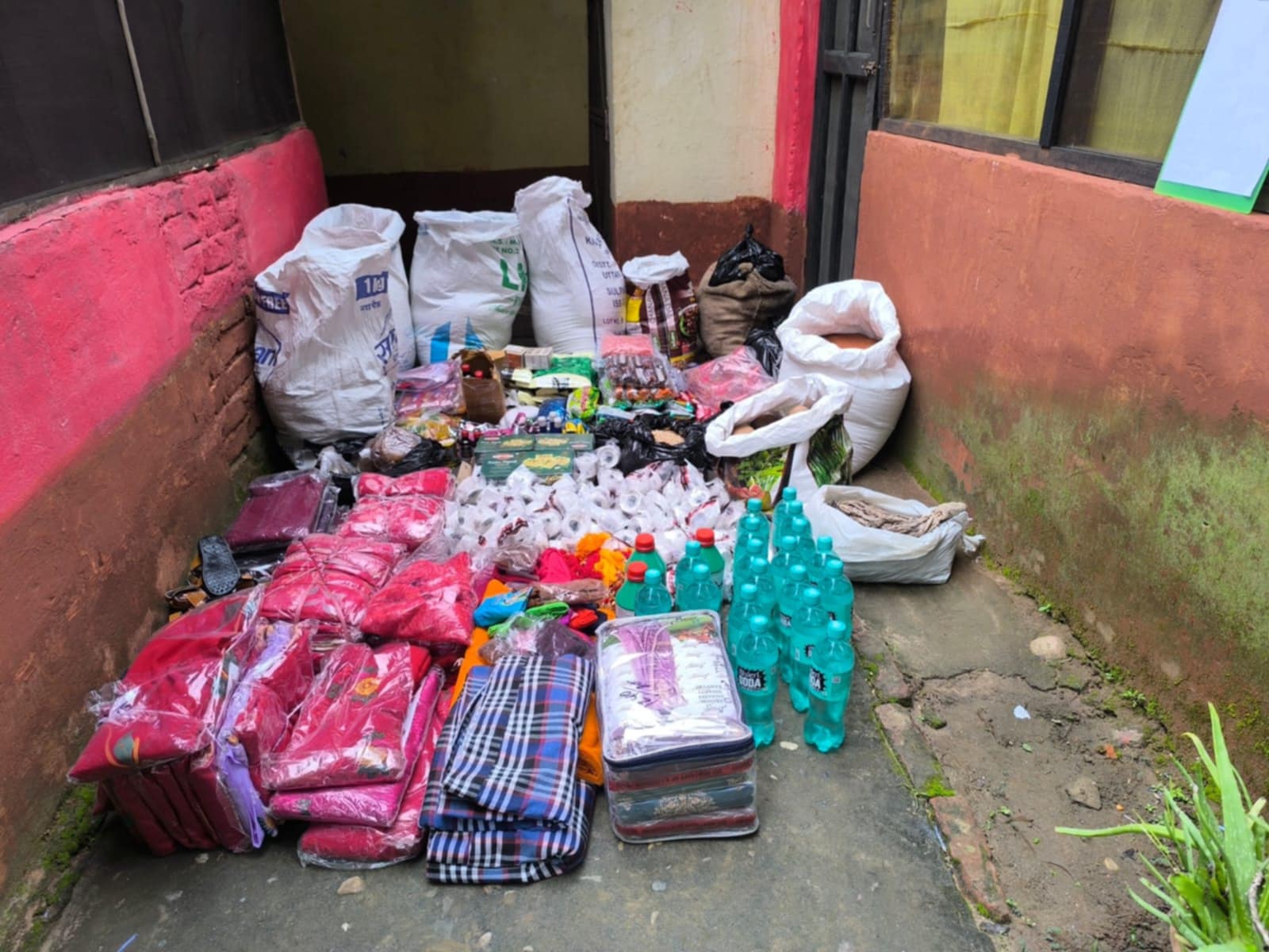 कञ्चनपुरको गड्डाचौकीबाट १० लाख बराबरको सामान बरामद