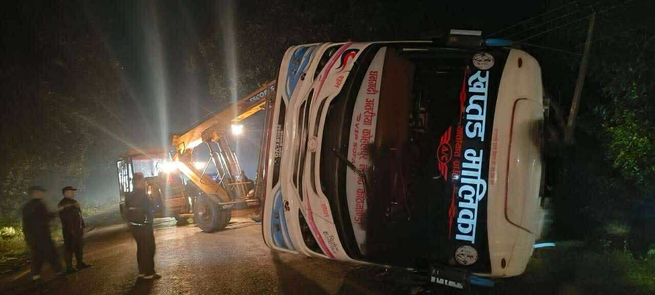 धनगढीका लागि छुटेको बस दुर्घटना हुँदा एक जनाको मृत्यु, पाँच घाइते