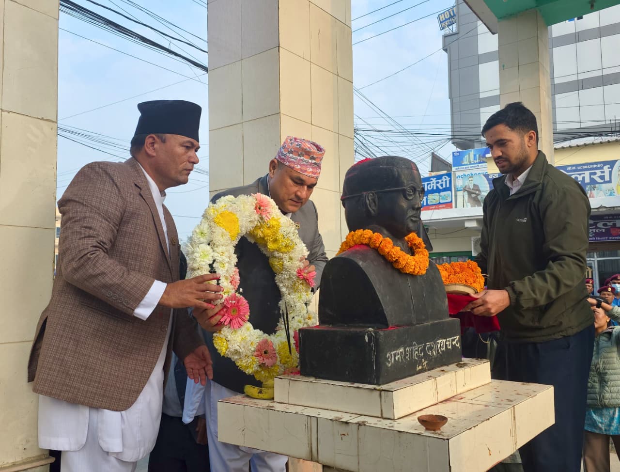 आज प्रजातन्त्र दिवस, मुख्यमन्त्री शाहद्वारा सहिदस्मारकमा माल्यार्पण