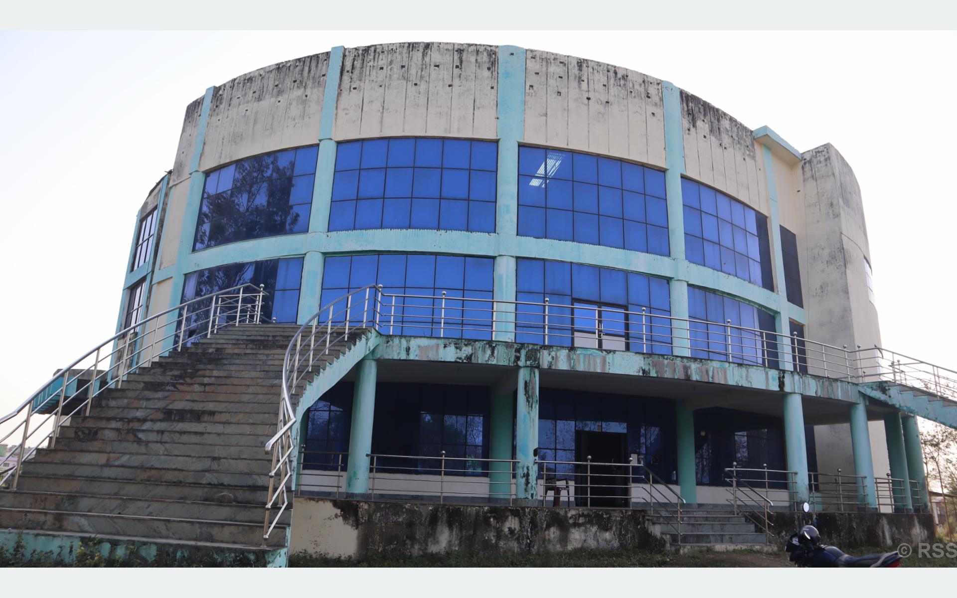 कञ्चनपुरमा आठ करोडमा बनाइएको ‘सभागृह’ छ वर्षसम्म पनि भएन सञ्चालन