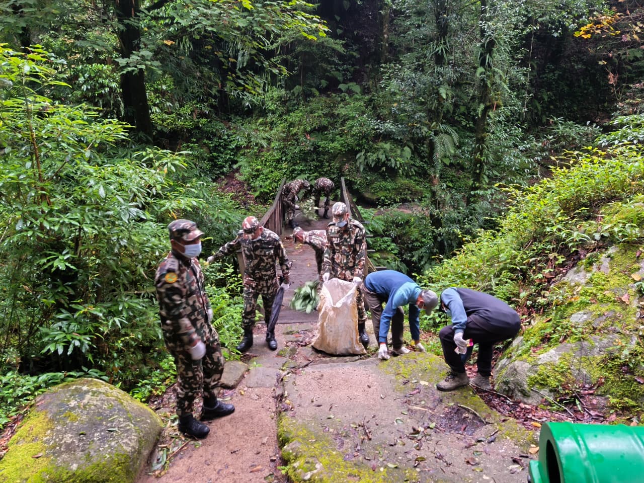 नेपाली सेनाद्धारा खप्तडमा सरसफाइ