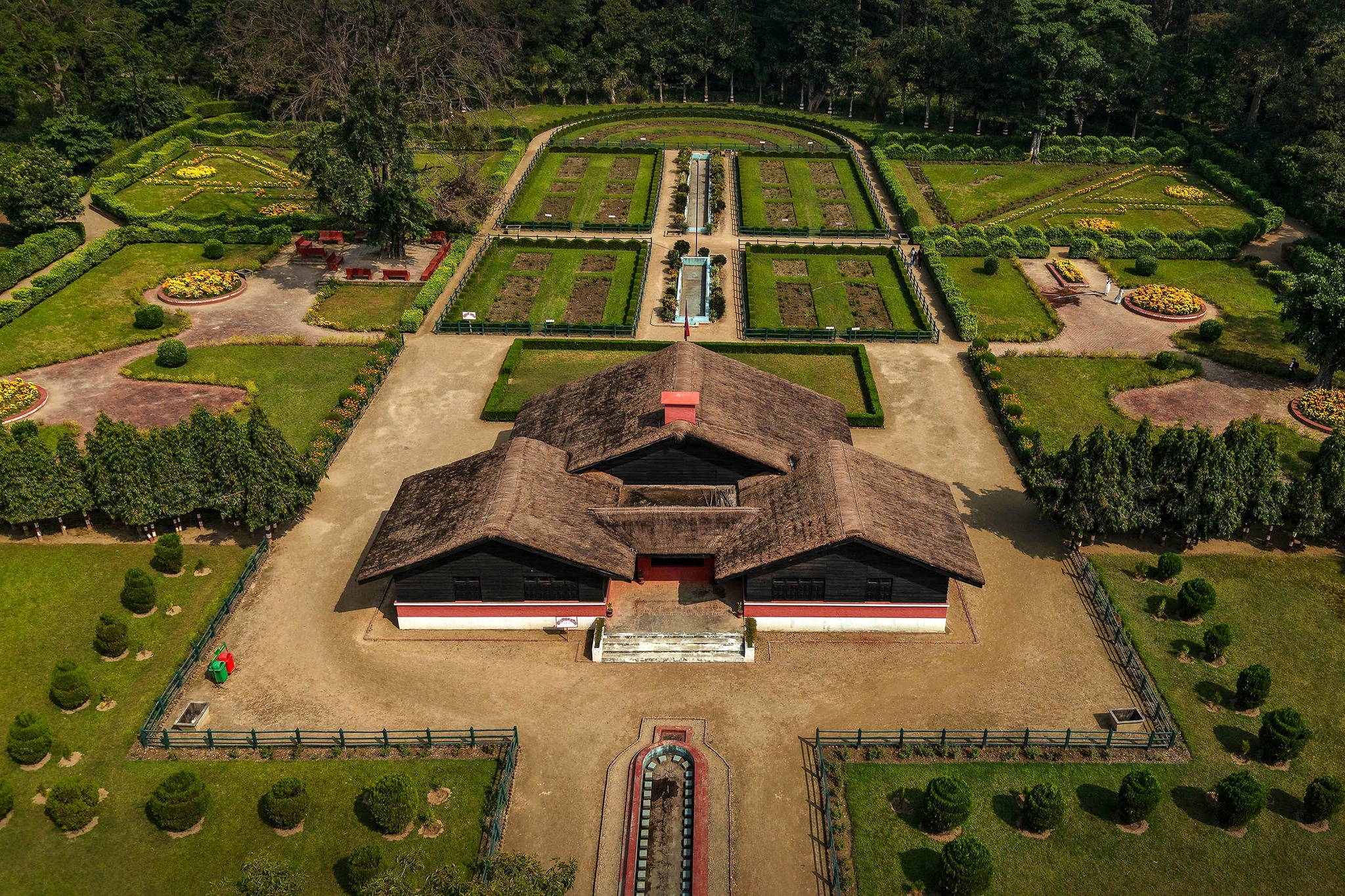 राजा महेन्द्रले स्वास्थ्यलाभ लिएको टीकापुर पार्क, लोभ्याइरहेछ पर्यटक (तस्बिरहरु)